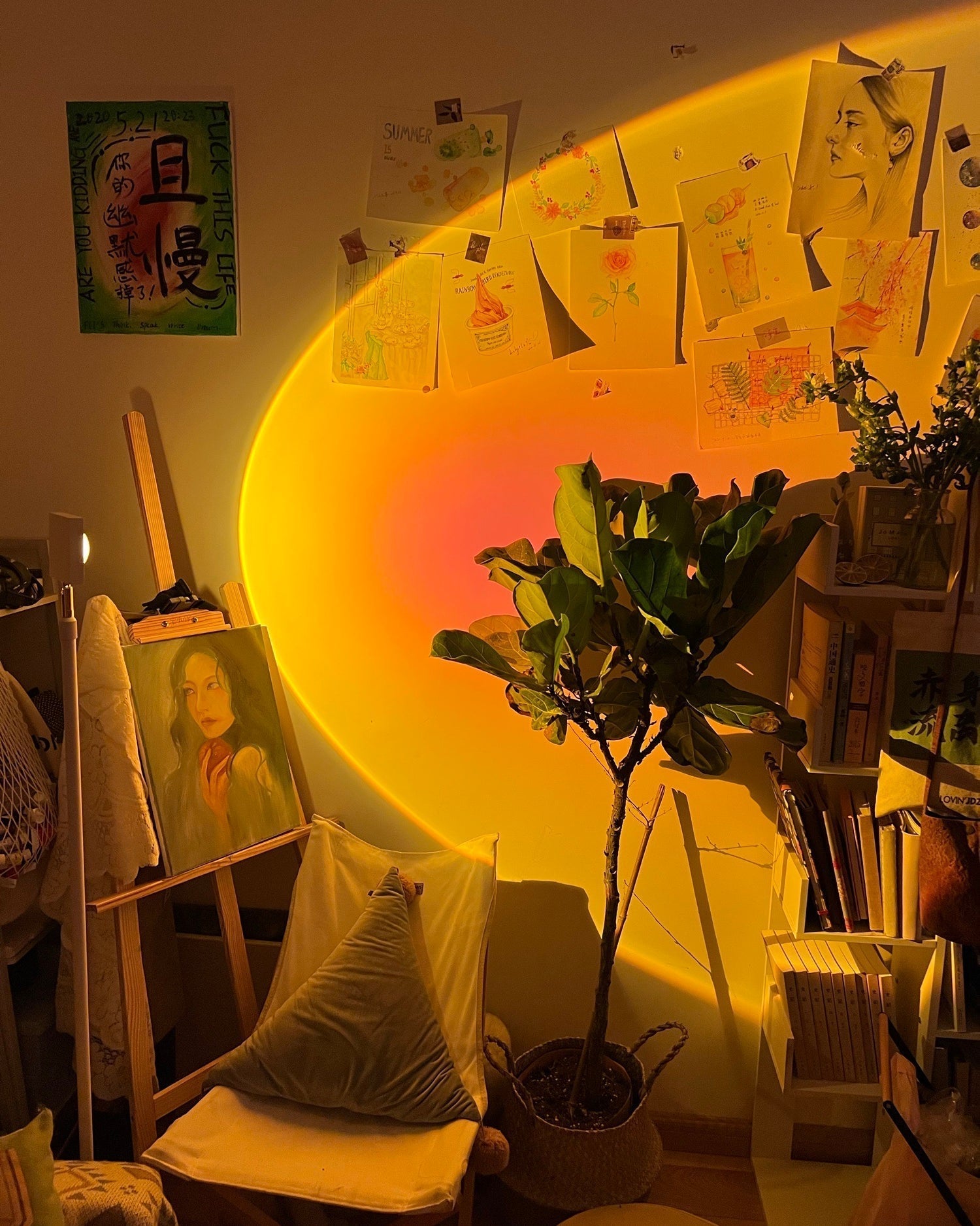 Gulvlampe Med Minimalistisk Design Og Farveprojektor