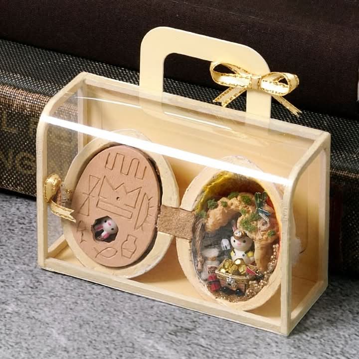 Håndlavet Dukkehus med Indvendig Belysning - Unik Miniature Dekoration