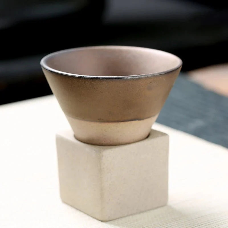Kegleformet Kaffekrus Kunstnerisk Design