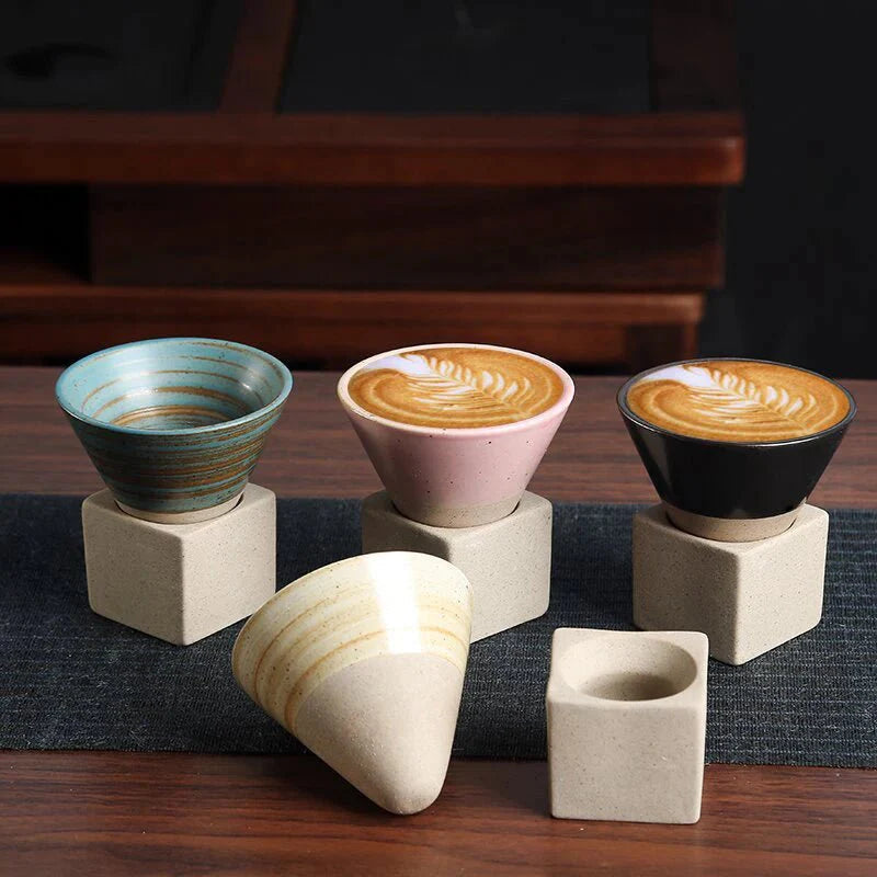 Kegleformet Kaffekrus Kunstnerisk Design