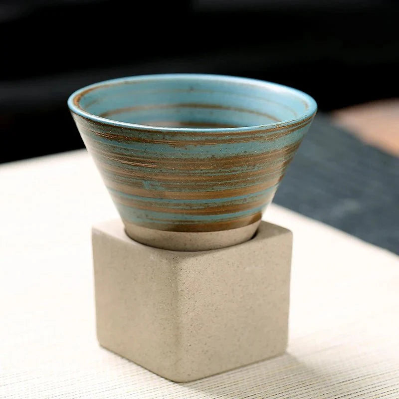 Kegleformet Kaffekrus Kunstnerisk Design