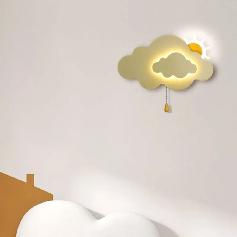 CloudGlow – Finurlig skyformet væglampe med et muntert Sun Design