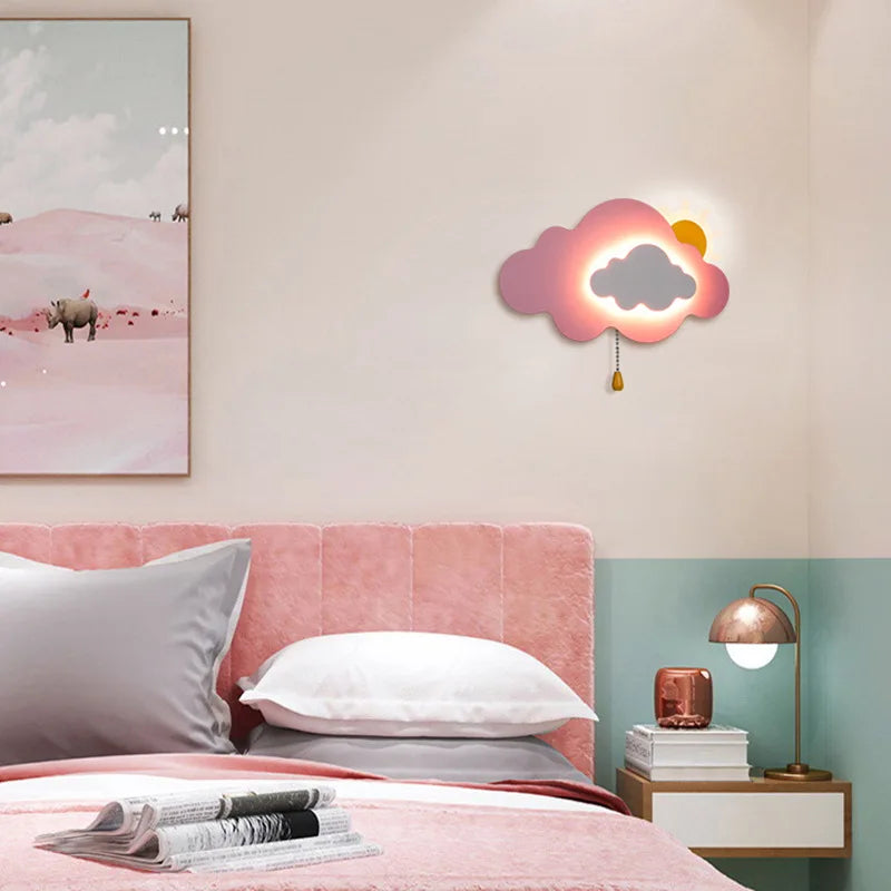 CloudGlow – Finurlig skyformet væglampe med et muntert Sun Design