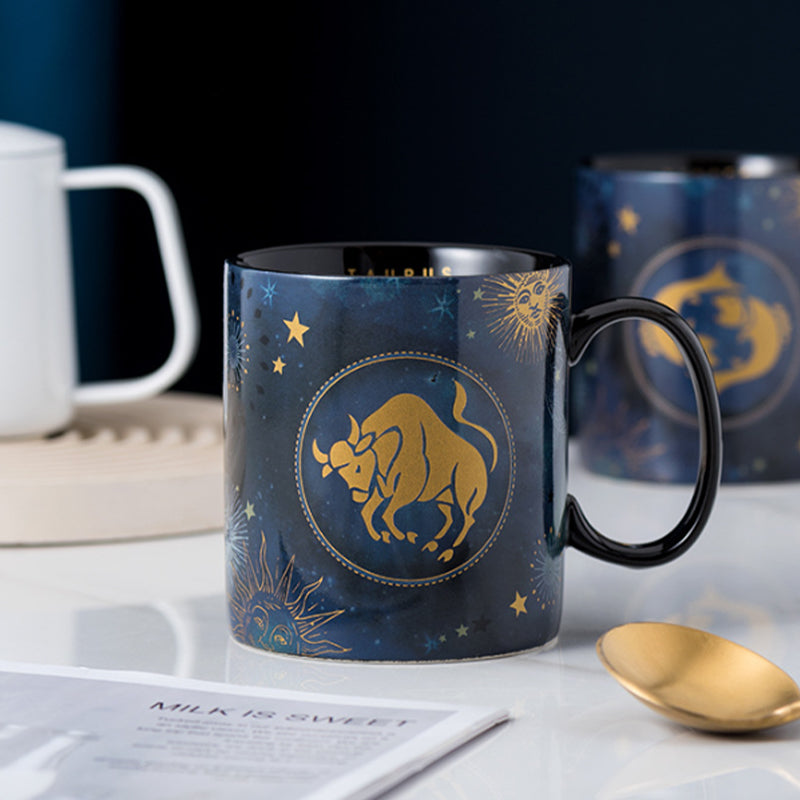 Krus med Stjernetegn Designet til Kaffe med Interaktive Effekter