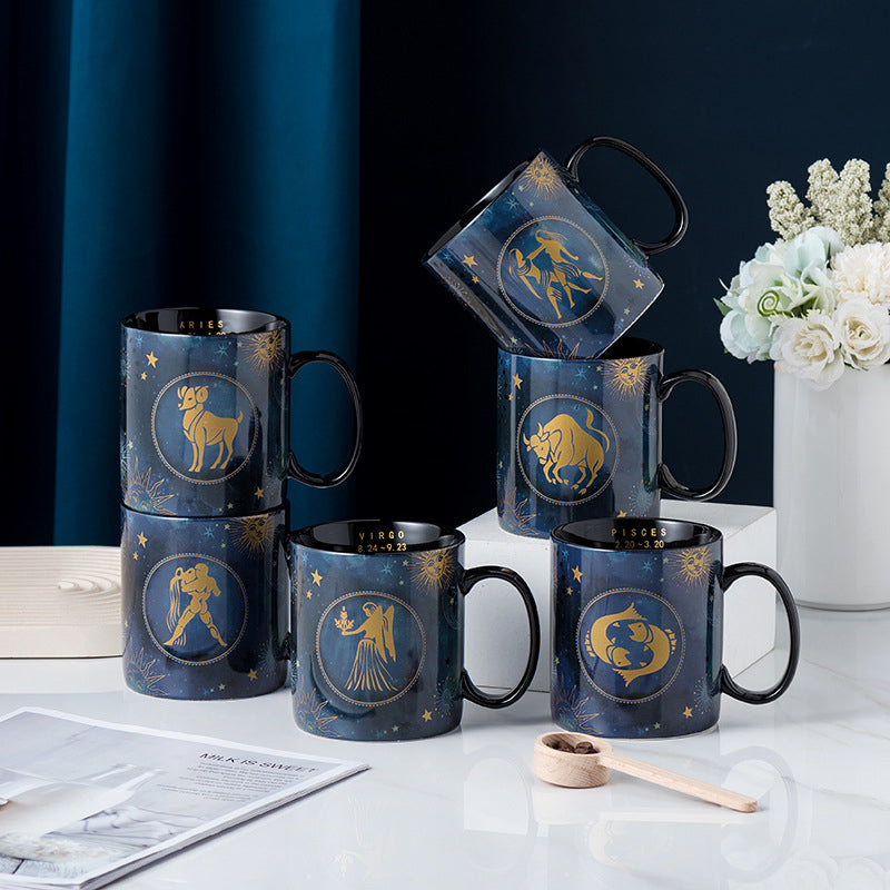 Krus med Stjernetegn Designet til Kaffe med Interaktive Effekter