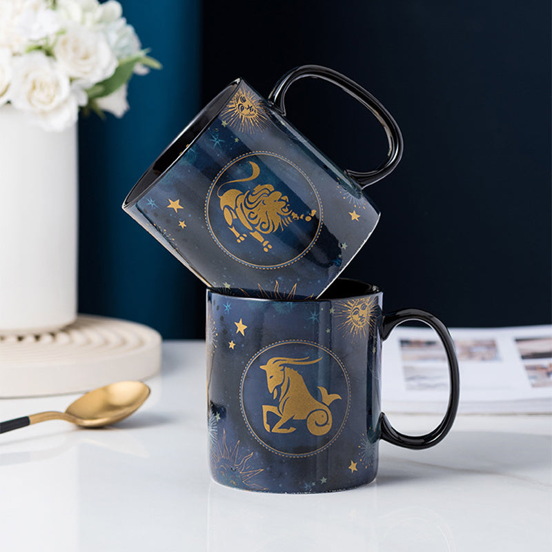 Krus med Stjernetegn Designet til Kaffe med Interaktive Effekter