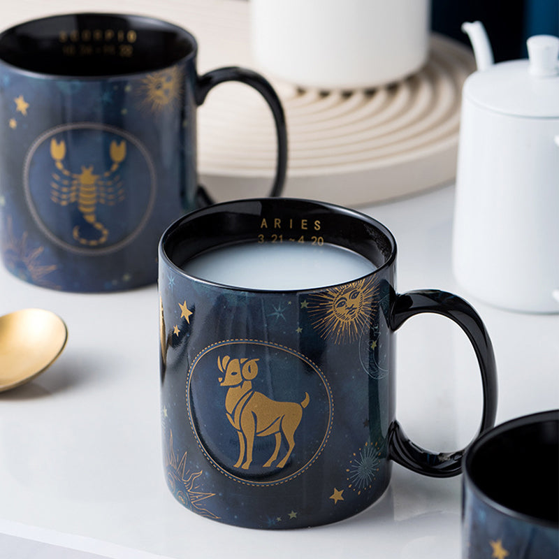 Krus med Stjernetegn Designet til Kaffe med Interaktive Effekter