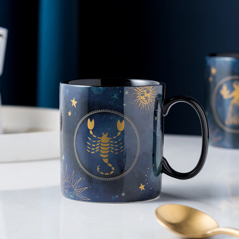 Krus med Stjernetegn Designet til Kaffe med Interaktive Effekter