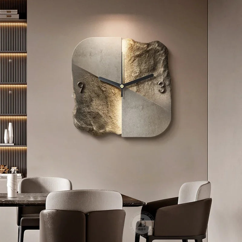 Kunstnerisk Vægur med Abstrakt Design