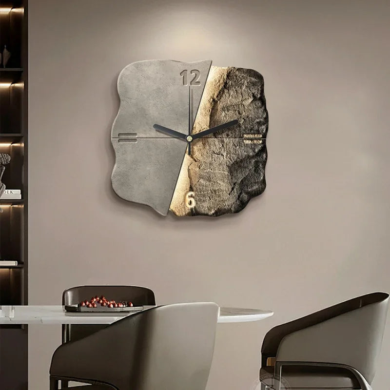 Kunstnerisk Vægur med Abstrakt Design