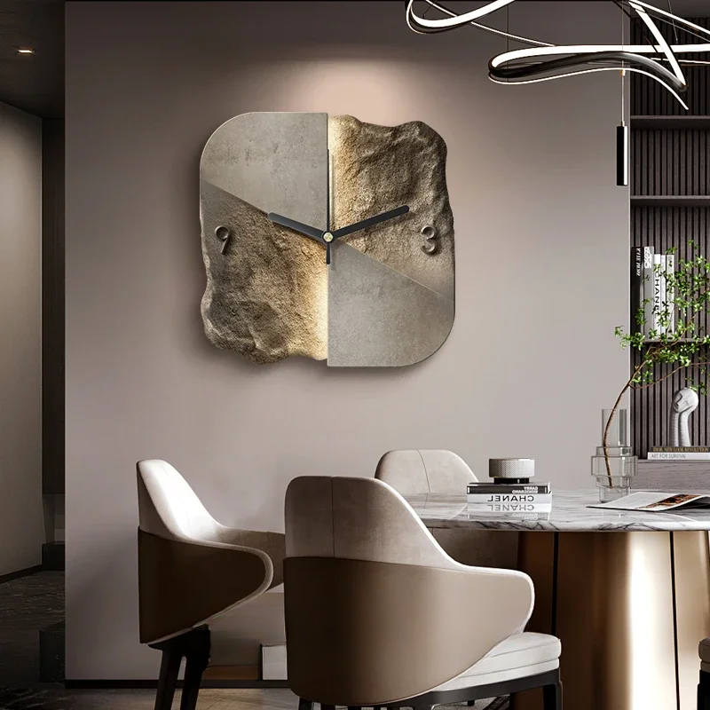Kunstnerisk Vægur med Abstrakt Design