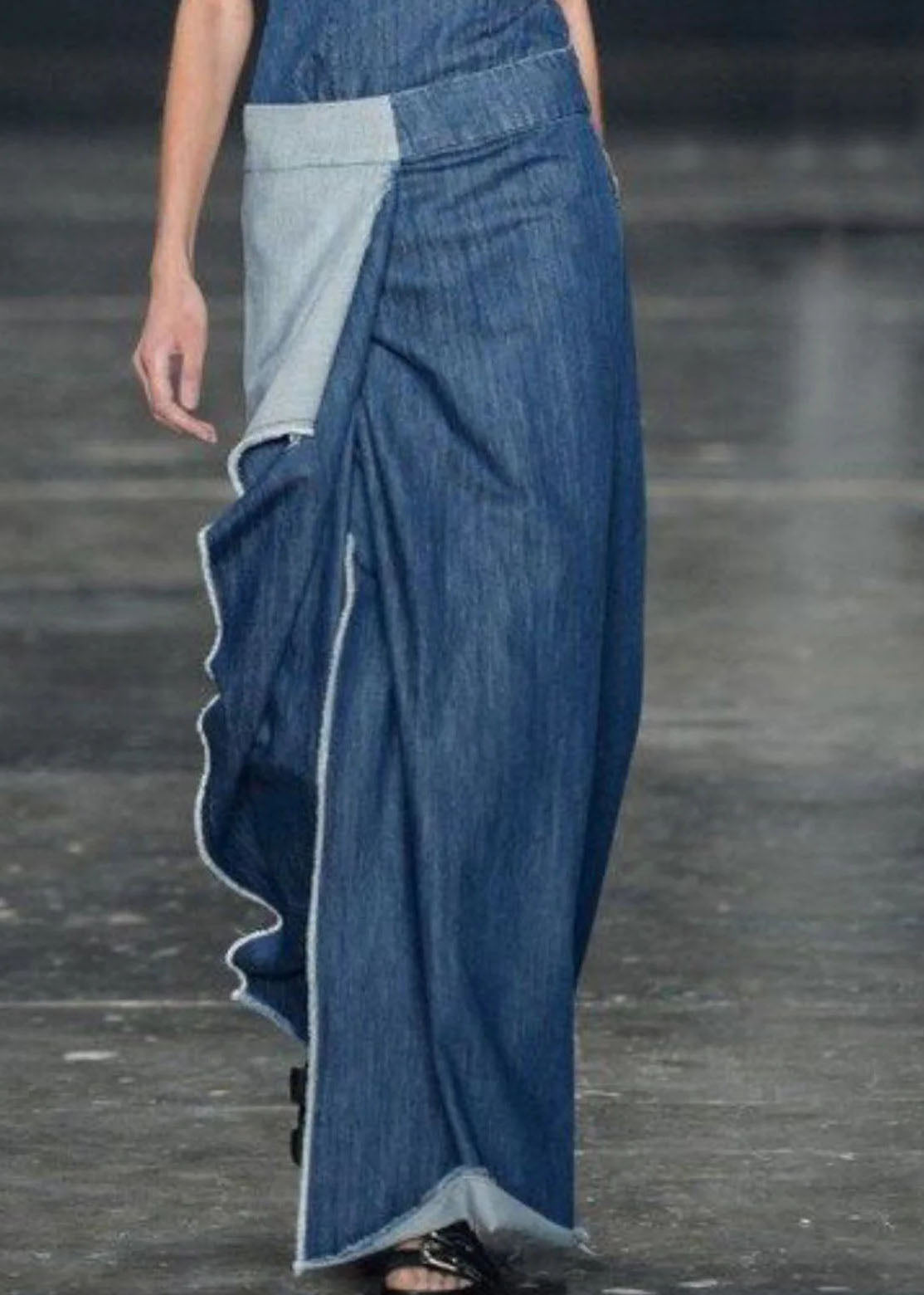Kvinders Lange Denimkjole med Flæser