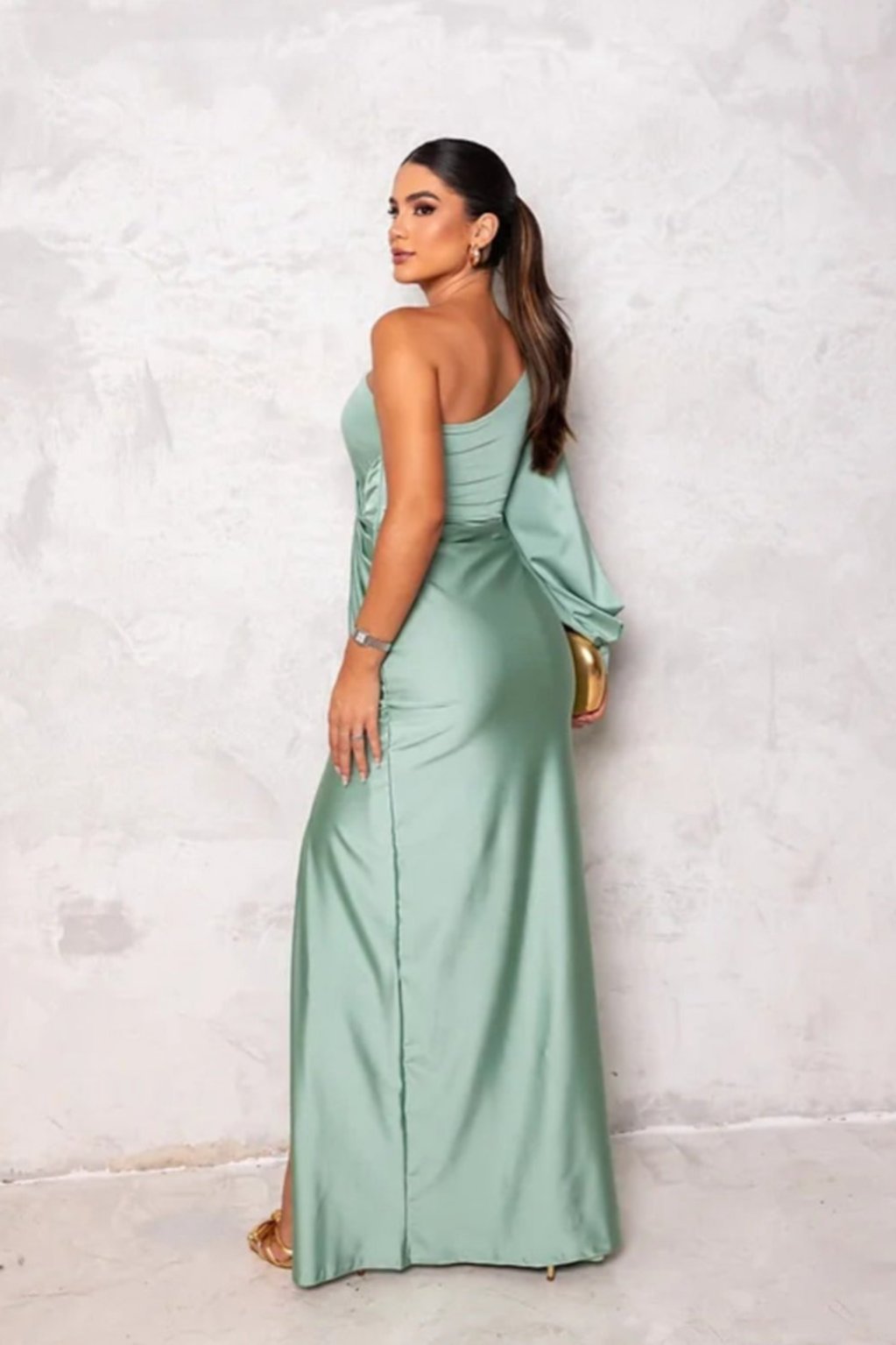 Kvinders Satin One-Sleeve Kjole med Slids