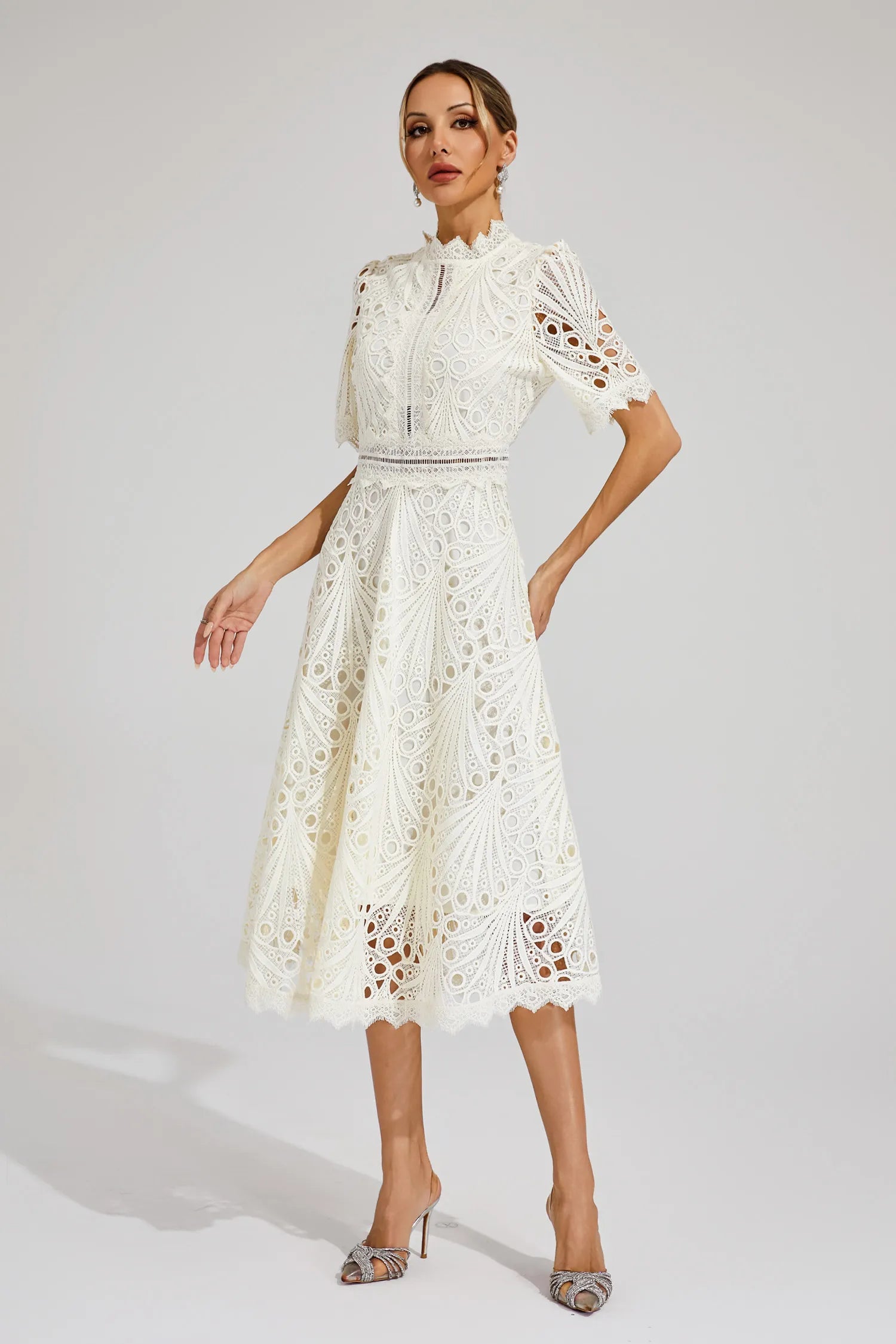 Lace Midi Kjole – Elegant Scoop Udsnit til Bryllupper og Særlige Begivenheder