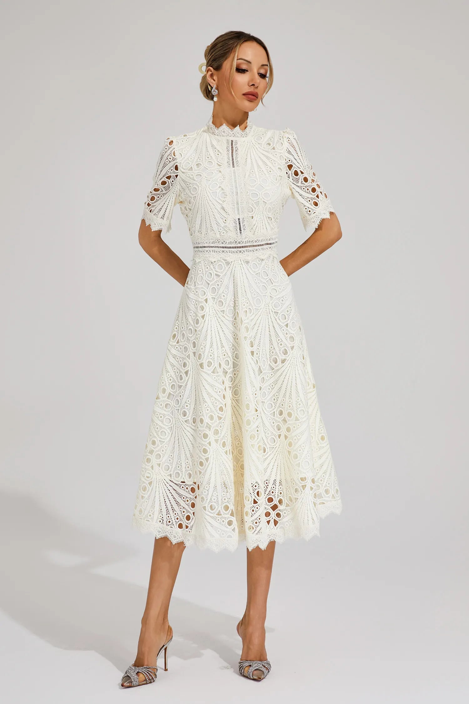 Lace Midi Kjole – Elegant Scoop Udsnit til Bryllupper og Særlige Begivenheder