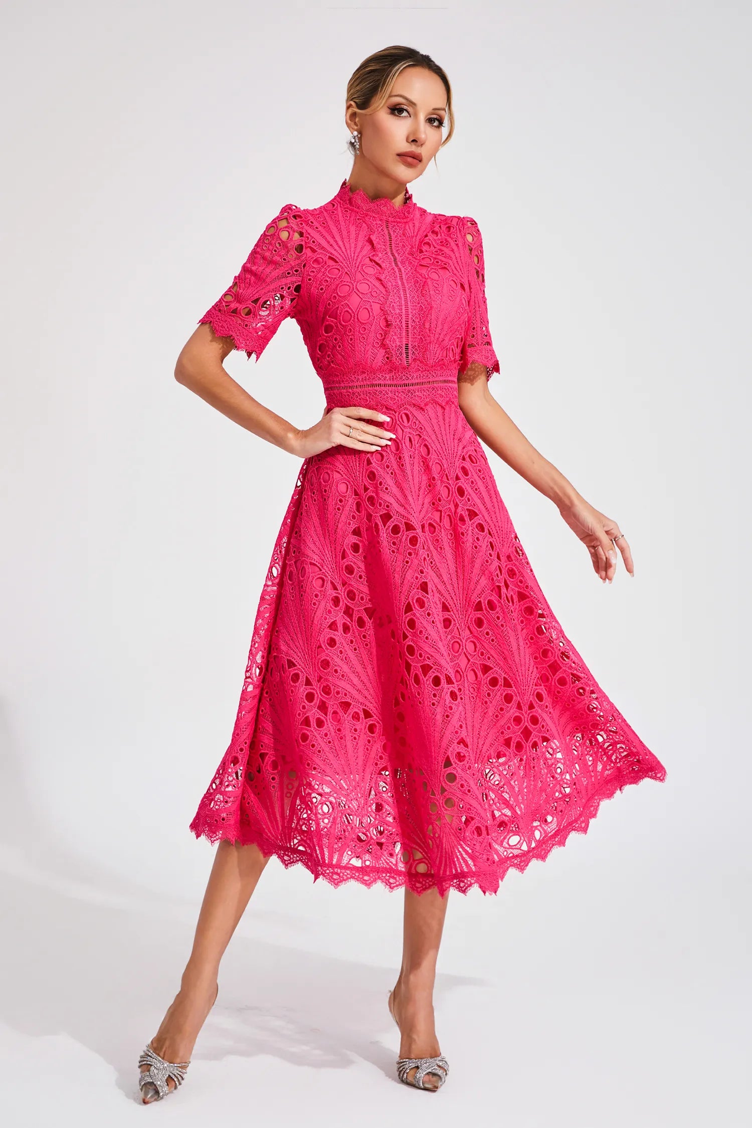 Lace Midi Kjole – Elegant Scoop Udsnit til Bryllupper og Særlige Begivenheder