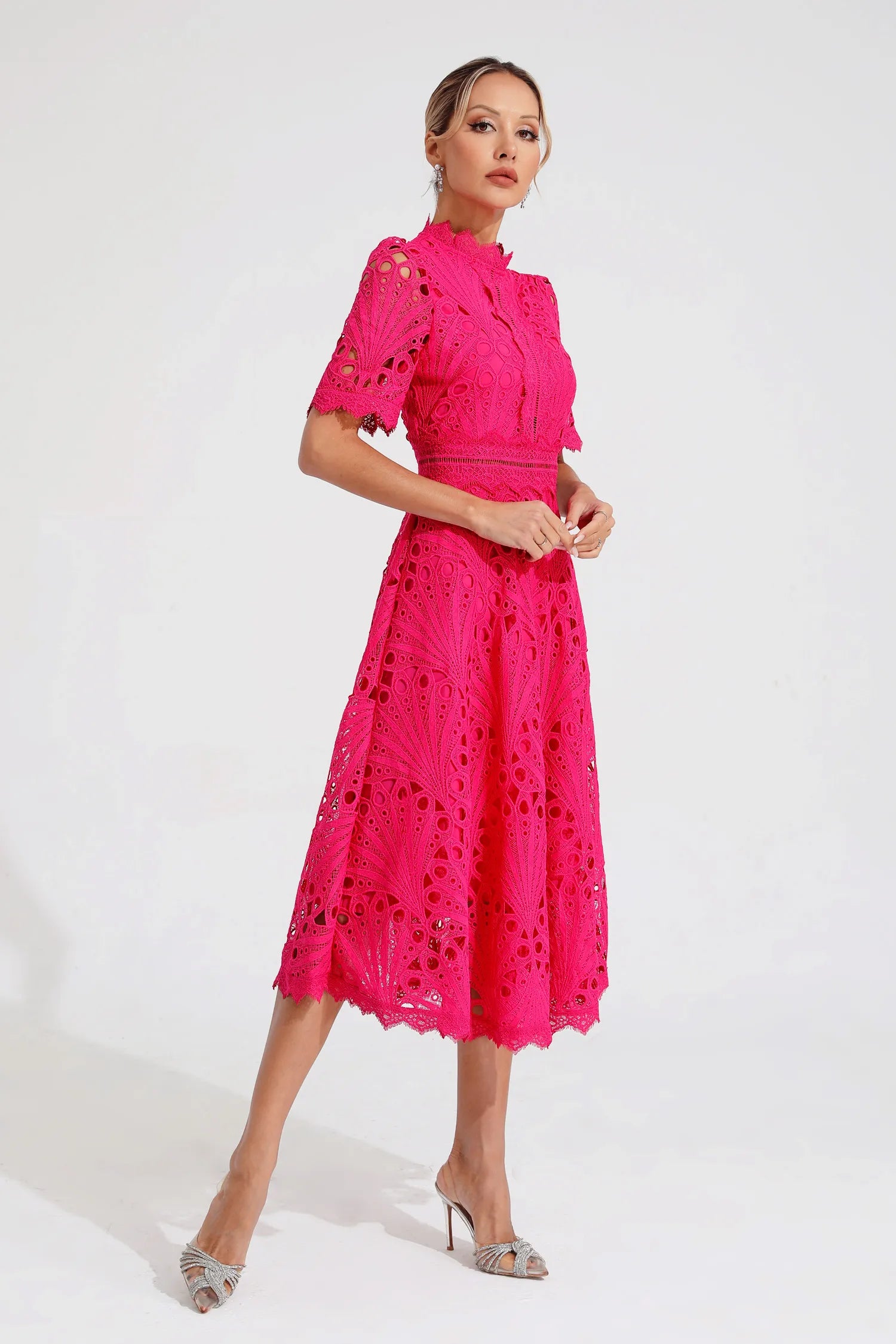 Lace Midi Kjole – Elegant Scoop Udsnit til Bryllupper og Særlige Begivenheder