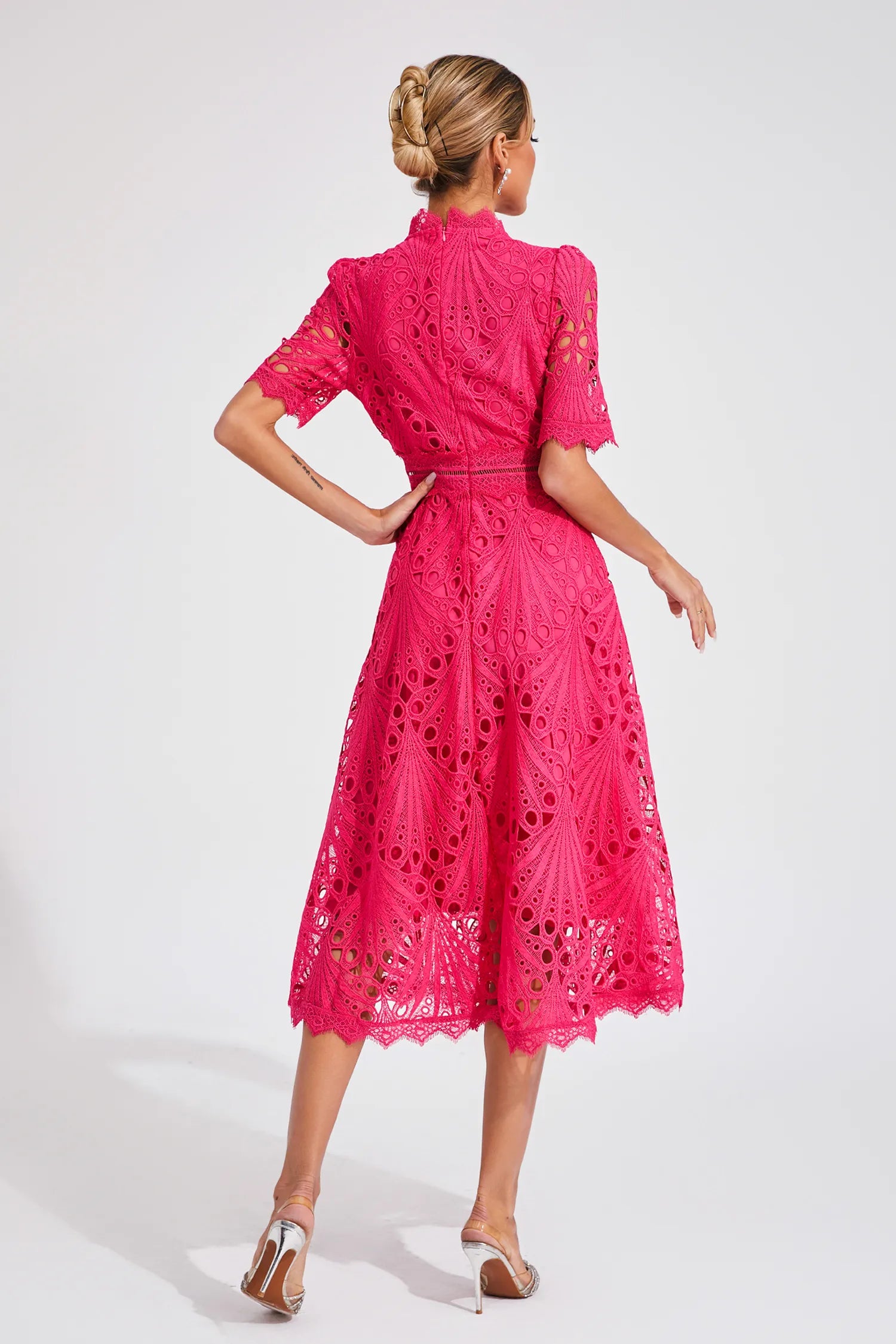 Lace Midi Kjole – Elegant Scoop Udsnit til Bryllupper og Særlige Begivenheder