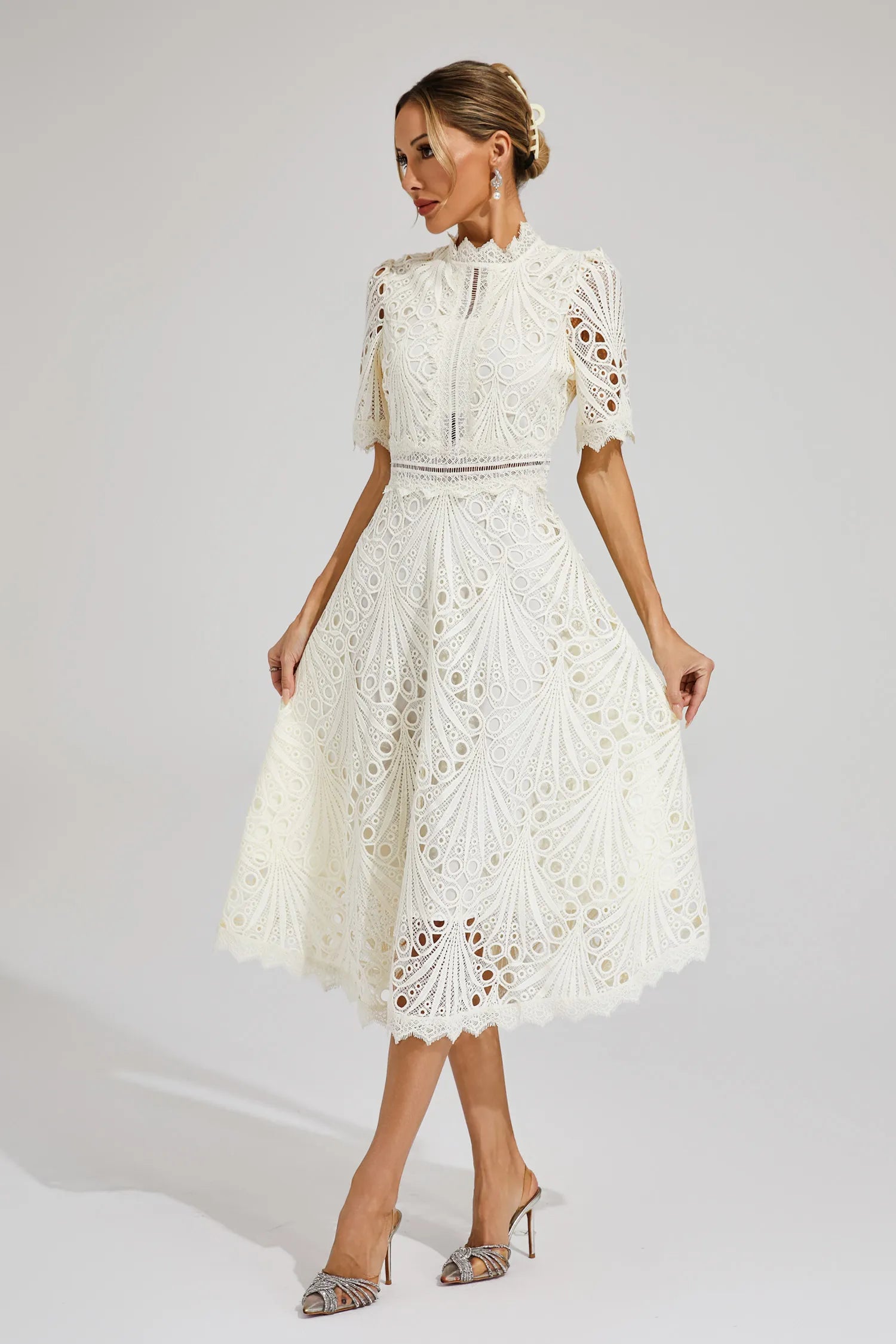 Lace Midi Kjole – Elegant Scoop Udsnit til Bryllupper og Særlige Begivenheder