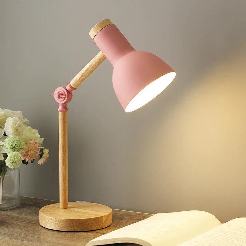 Lysestander med Justerbar Mekanisme i Minimalistisk Design