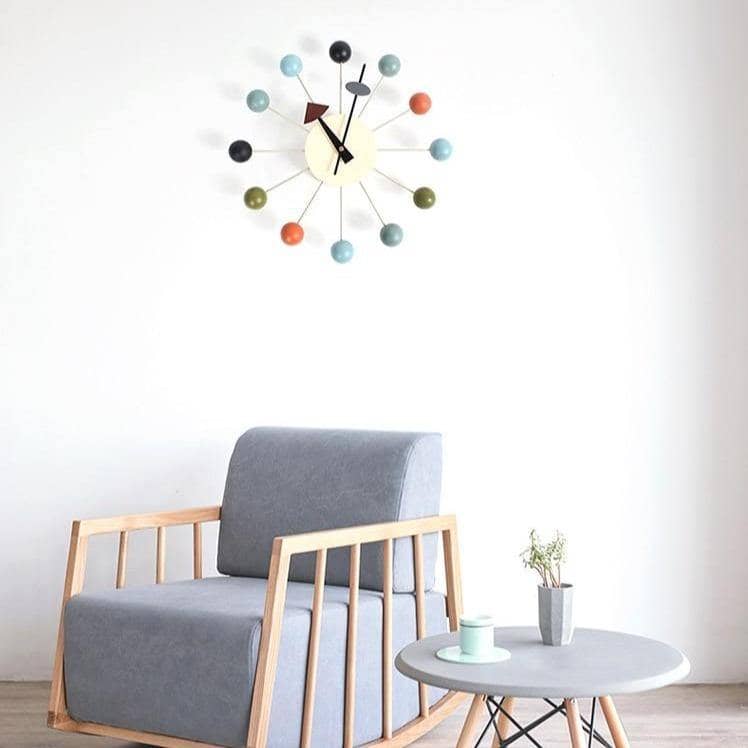 Minimalistisk Vægur i 3D Kugle Design
