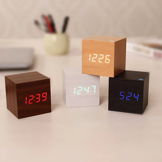 Moderne Digitalt Ur Minimalistisk Design til Hjemmet
