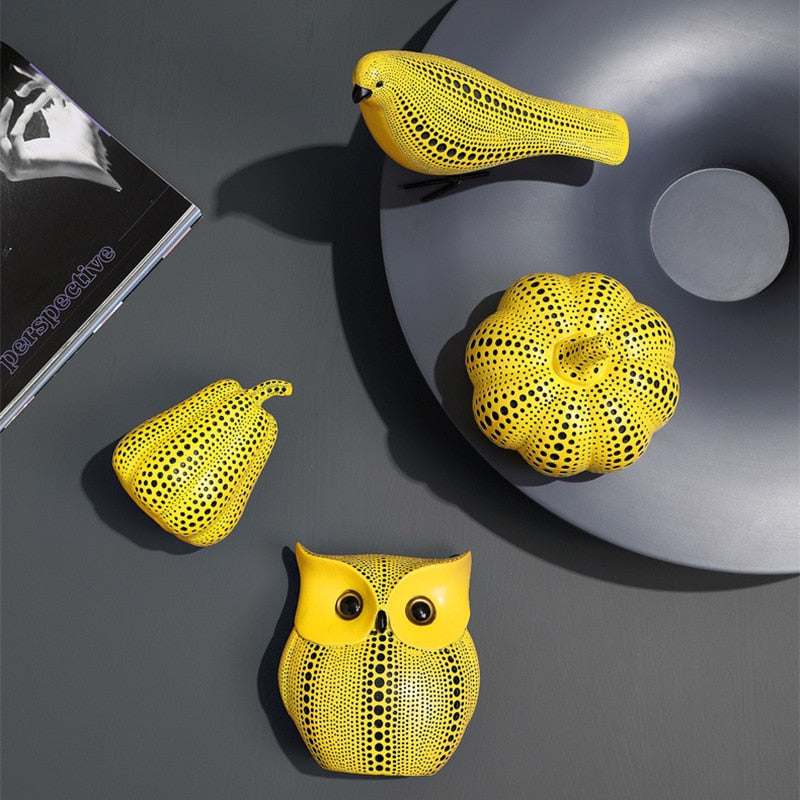 Moderne Græskar Skulptur Med Polka Prikker