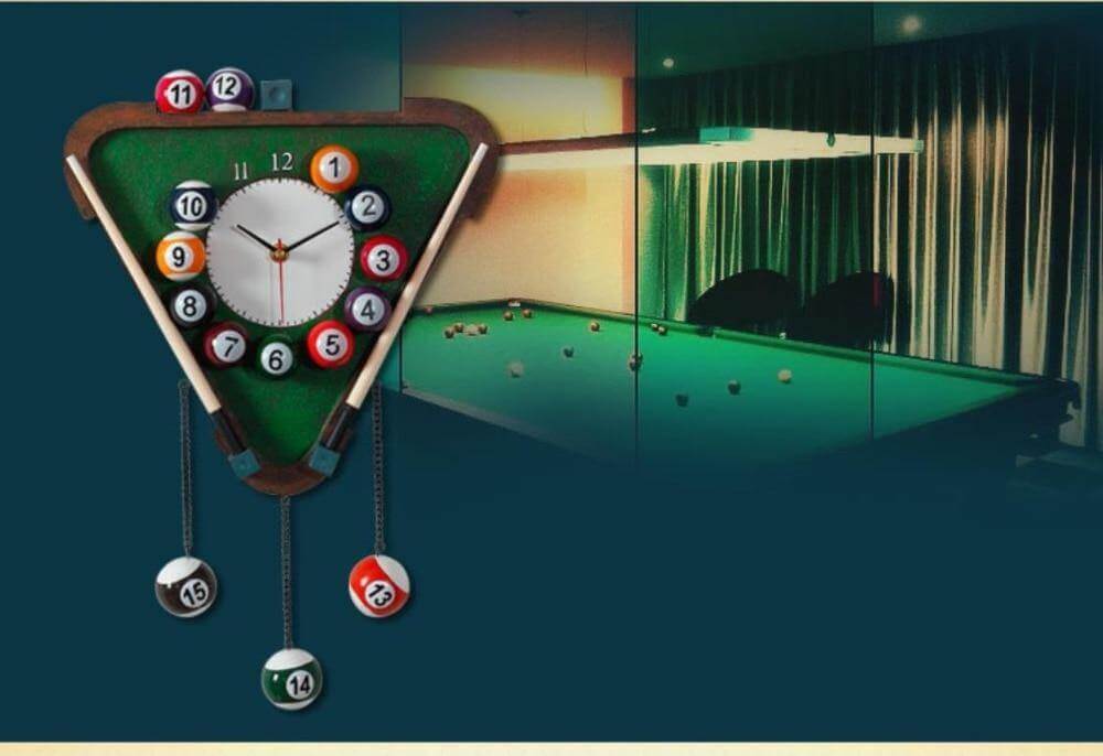 Moderne Vægur med 3D Poolbolde Design til Billardrum