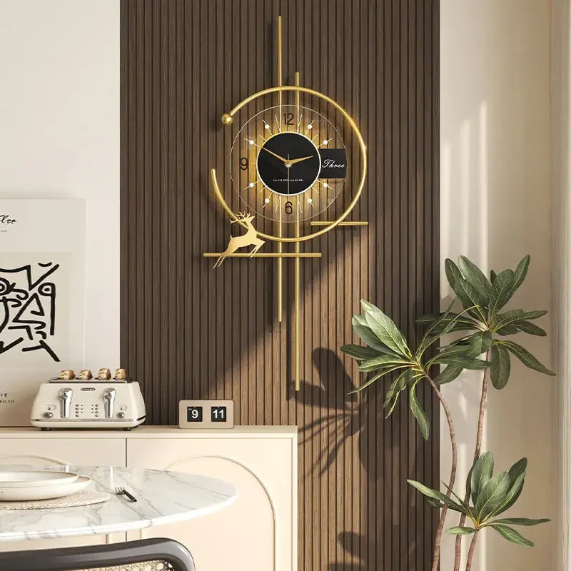 Moderne Vægur med Kunstnerisk Design