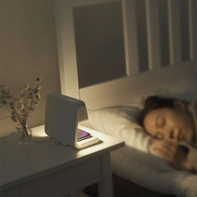 Multifunktionel Vækkeur med LED-Lampe og Trådløs Oplader
