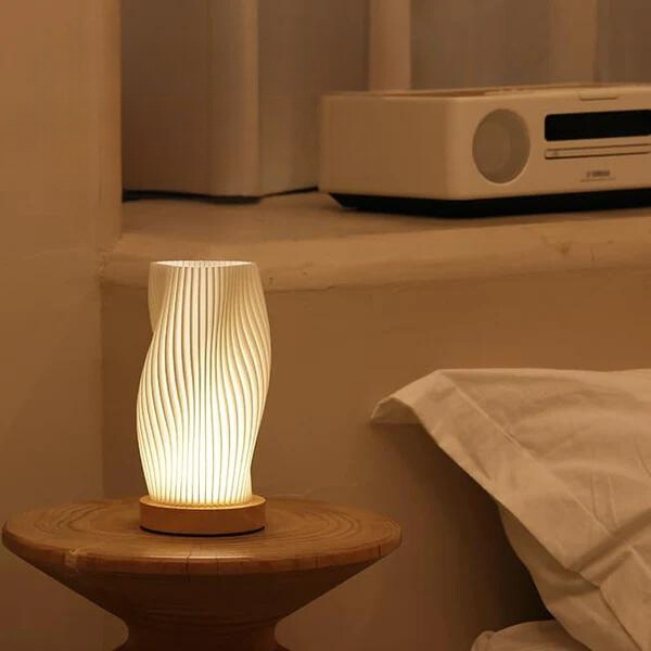WaveLuxe - Elegant USB lampe med dobbelte lysskærme