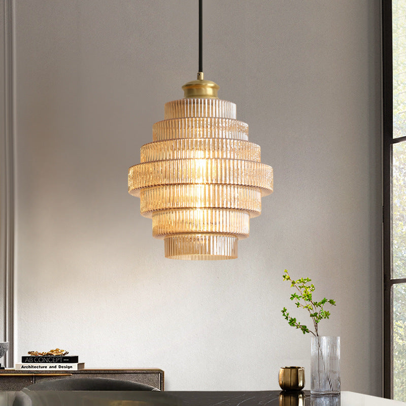 LumaLayer - Pendel med lagdelt ribdesign og blødt lys til elegante rum
