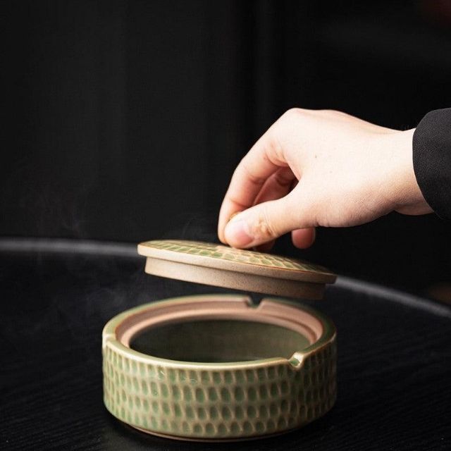 Retro Askebæger med Låg - Håndlavet Keramisk Design