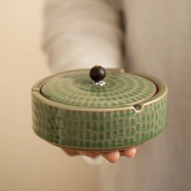 Retro Askebæger med Låg - Håndlavet Keramisk Design