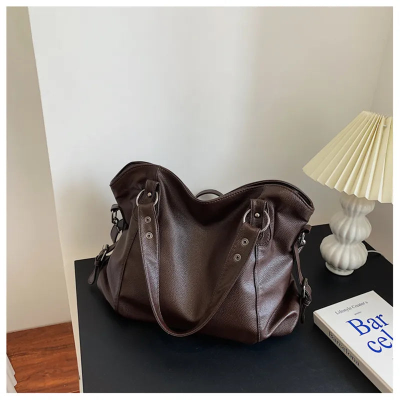 Althea Skuldertaske med Stor Kapacitet – Elegant & Funktionel