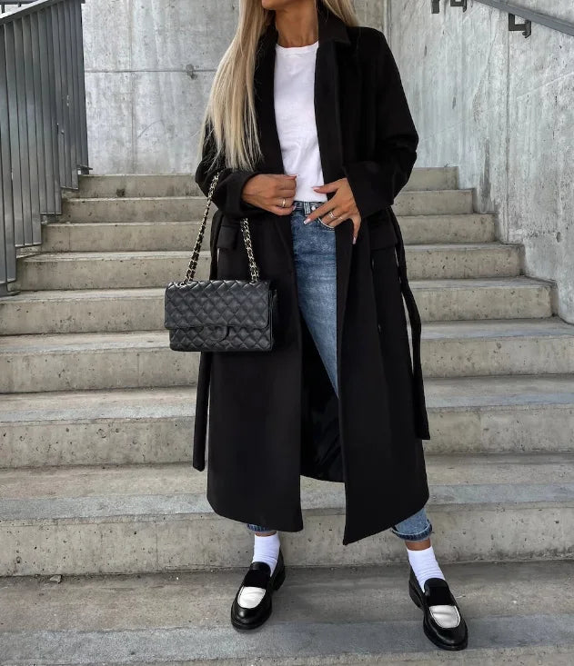 Grace Kvinders Uldfrakke – Lang Dobbeltknappet Frakke med Struktureret Snit & Elegant Stil