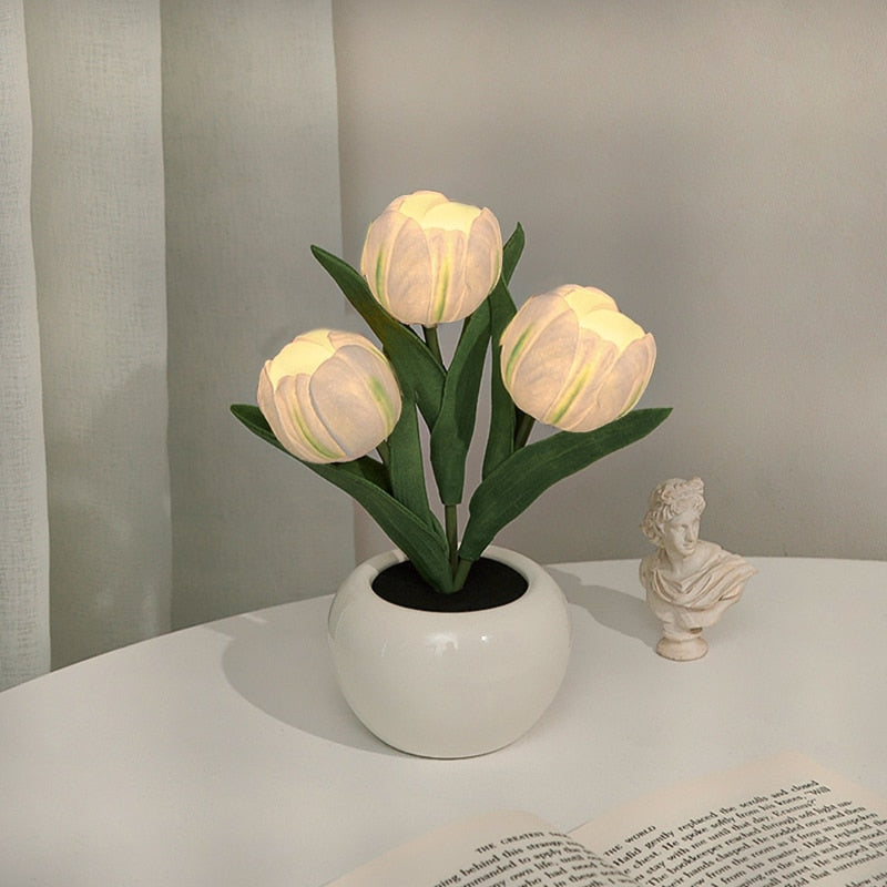BloomLight LED Tulipan Nattelys – Stemningsfuld Belysning med Naturligt Udseende