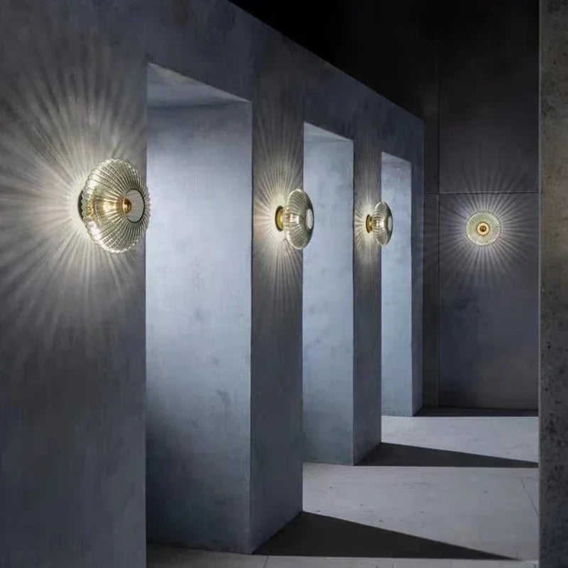 LumiGlass - Slank glasvæglampe for en moderne og elegant atmosfære