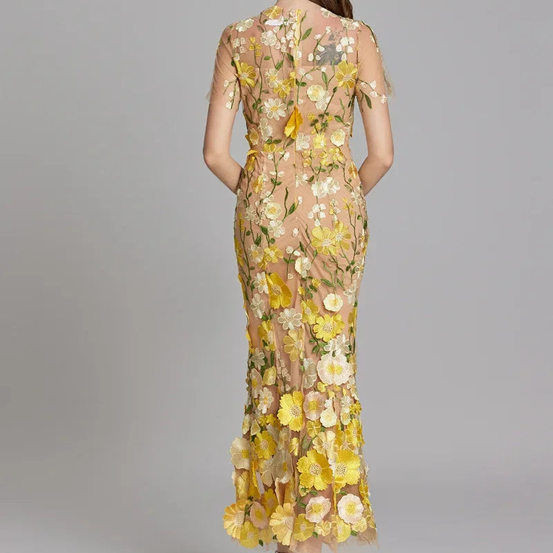 Kvindernes Elegante Broderede Midi Kjole - Uden Ærmer, Tidløst Design
