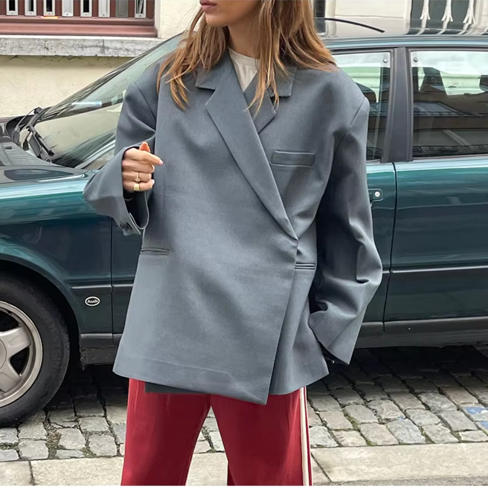 Yusra Blazer Oversize Kvinde – Elegant Moderne Jakke med Flydende Snit & Struktureret Stof