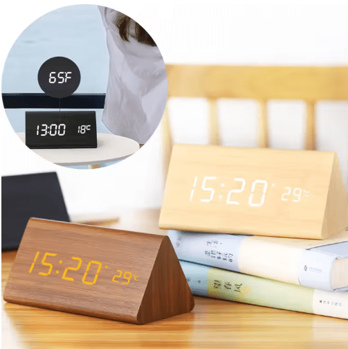 WoodSense LED-Træur – Stemmestyret & Stilfuld til ethvert rum