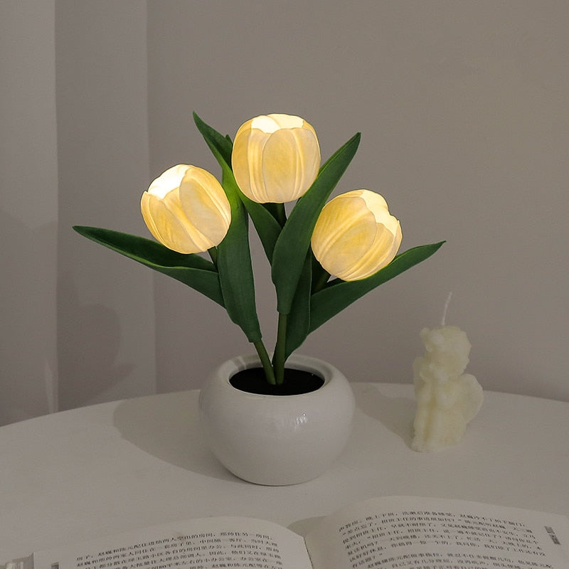 BloomLight LED Tulipan Nattelys – Stemningsfuld Belysning med Naturligt Udseende