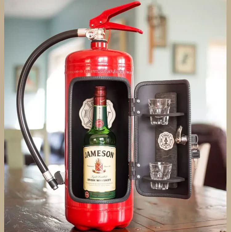 Skjult Minibar i Ildslukkerdesign
