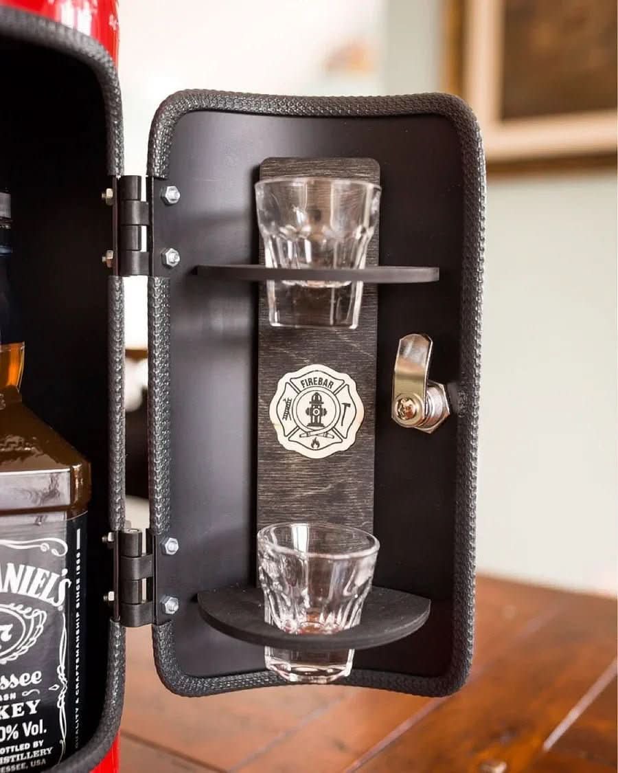 Skjult Minibar i Ildslukkerdesign