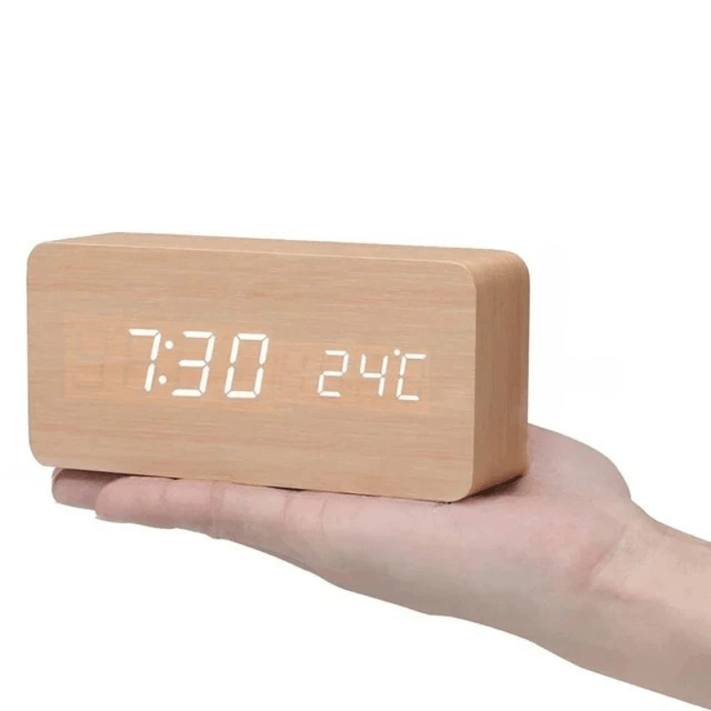 Stemmestyret LED Træur Minimalistisk Design