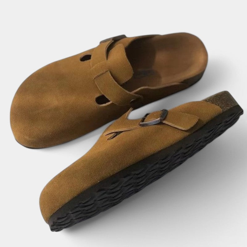 Unisex Suede Klipklapper – Justerbart Rem, Polstret Sål & Skridsikker Bund