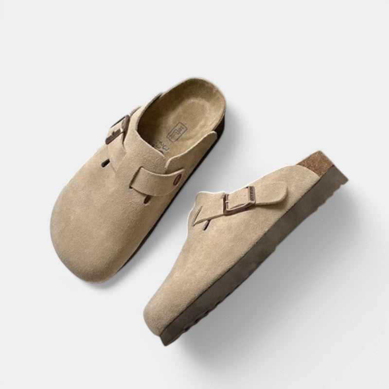 Unisex Suede Klipklapper – Justerbart Rem, Polstret Sål & Skridsikker Bund