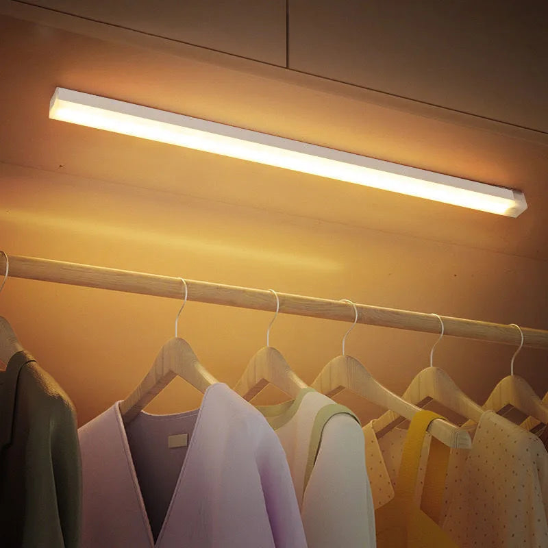Trådløs LED-lampe med bevægelsesdetektor