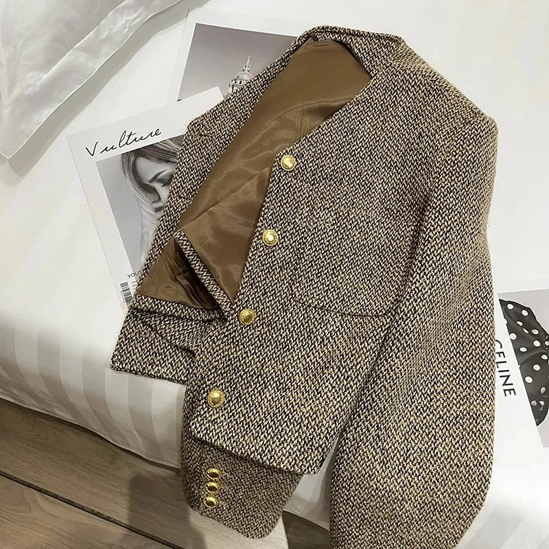Kvindernes Cropped Blazer – Skræddersyet Pasform med Guldtonede Knapper
