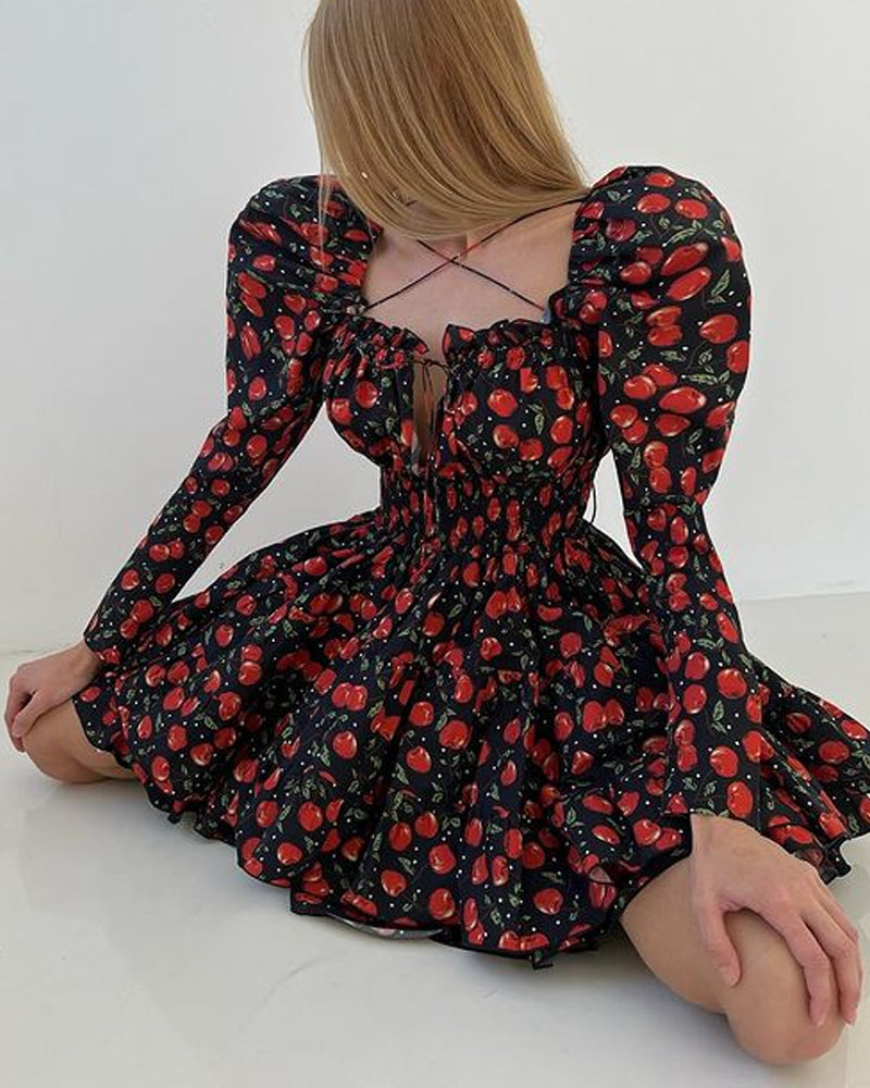 Kort Kjole Med Smocket Buste, Puffærmer Og Kirsebærprint Til Kvinder | Velegnet Til Hverdagsoutfits